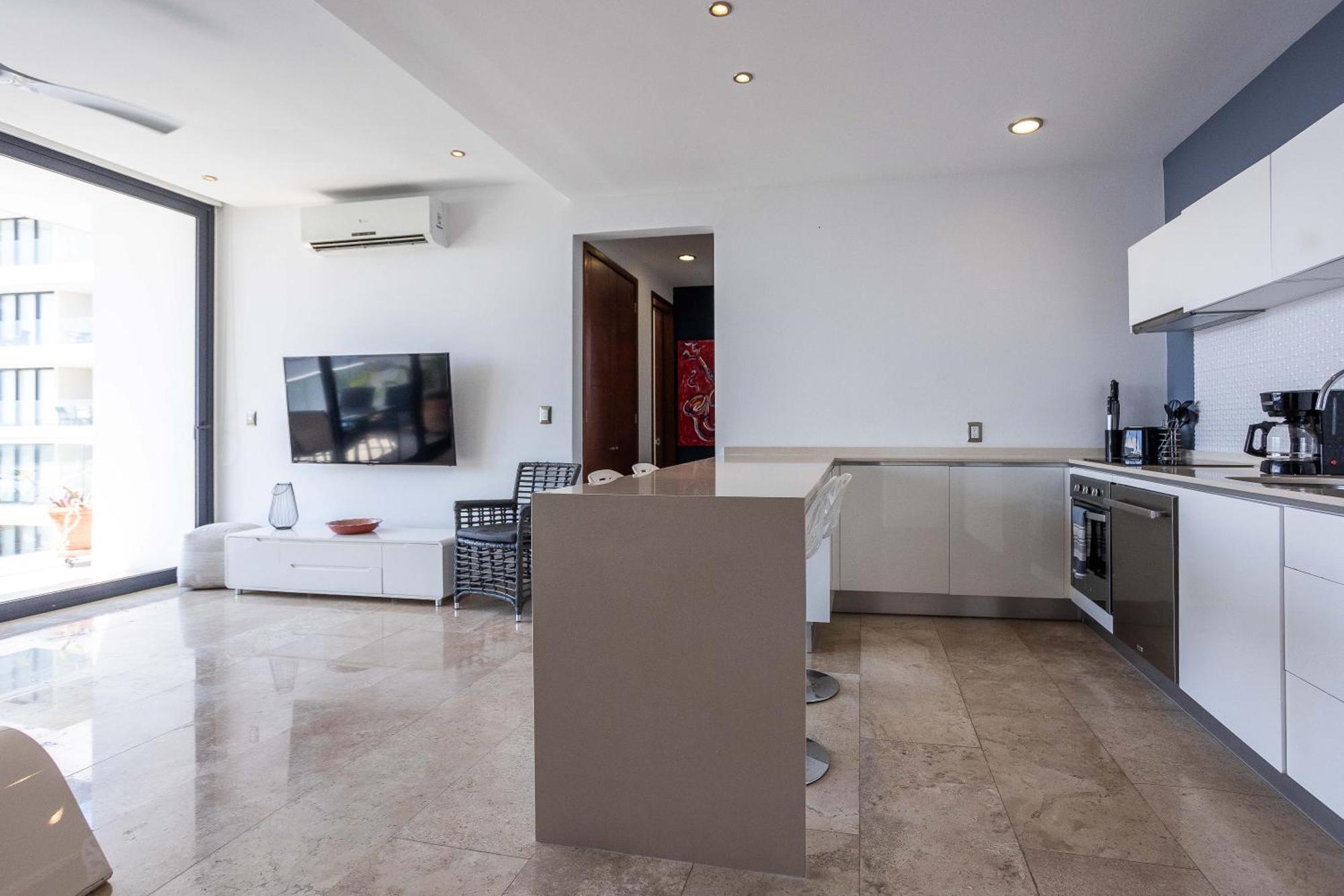 Beautiful 2bd 2bth, Ocean Views Apartamento